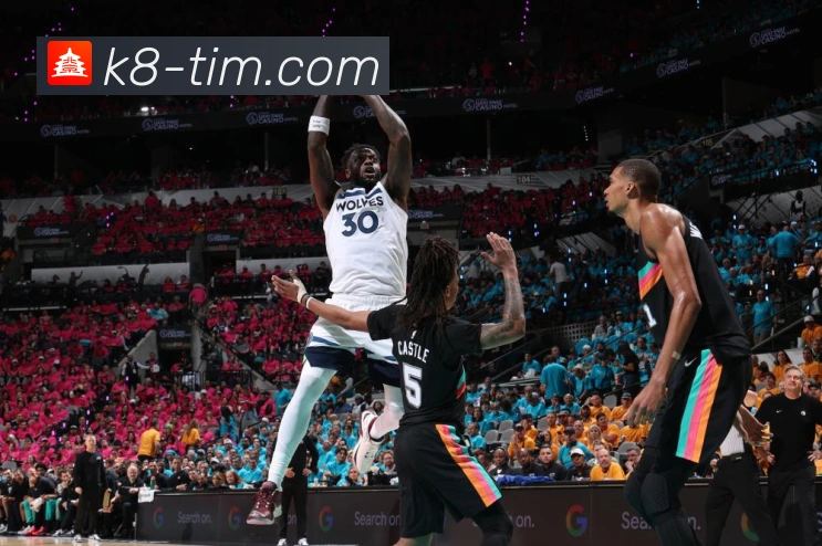 约基奇创历史新纪录 单场40分13助0失误 成NBA首位达成此数据的中锋